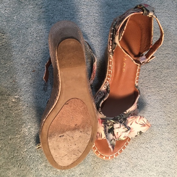 Rampage Heels - Picture 2 of 5